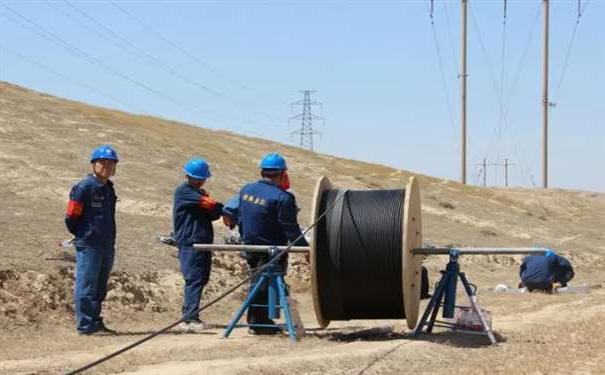 甘南藏族自治州GYXTW-12a1通信用光缆 中心管式铠装光缆工厂现货直发